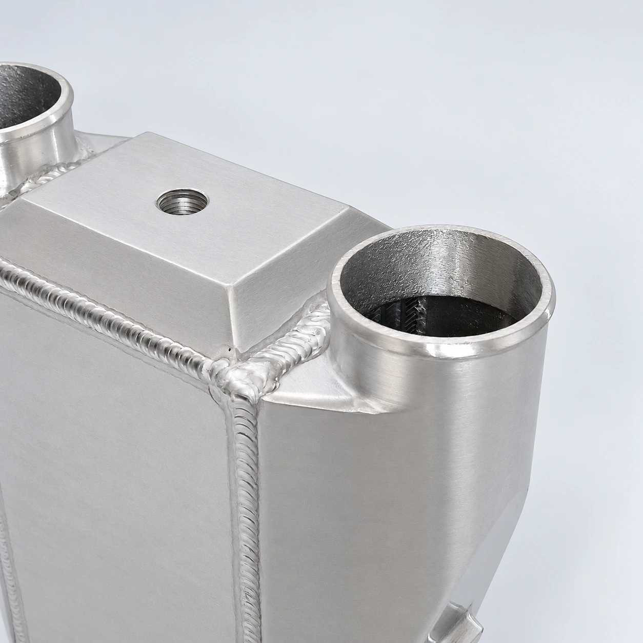Air connection, threaded port and weld detail
