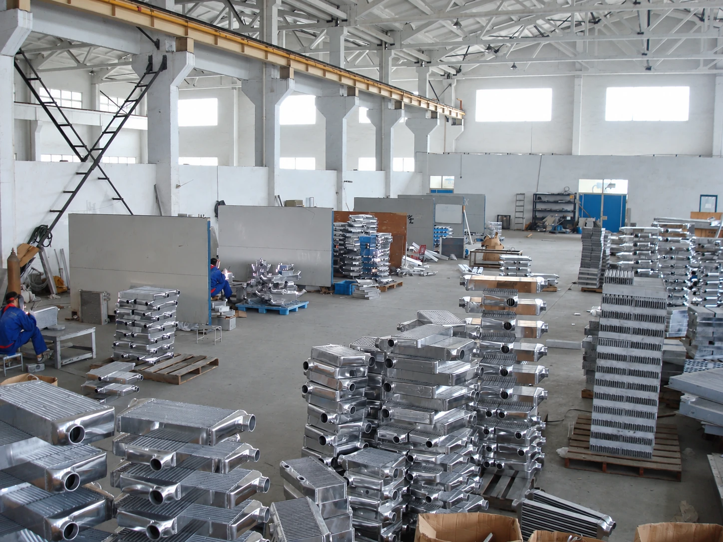 Cooling cores and products within the workshop.