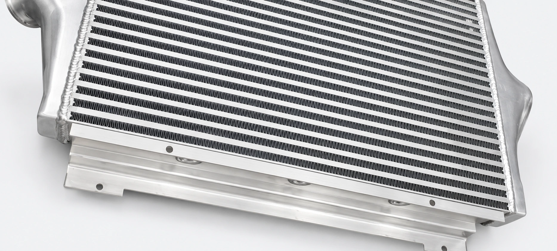 Volvo 940 / 740: Core, weld and mounting-rail detail
