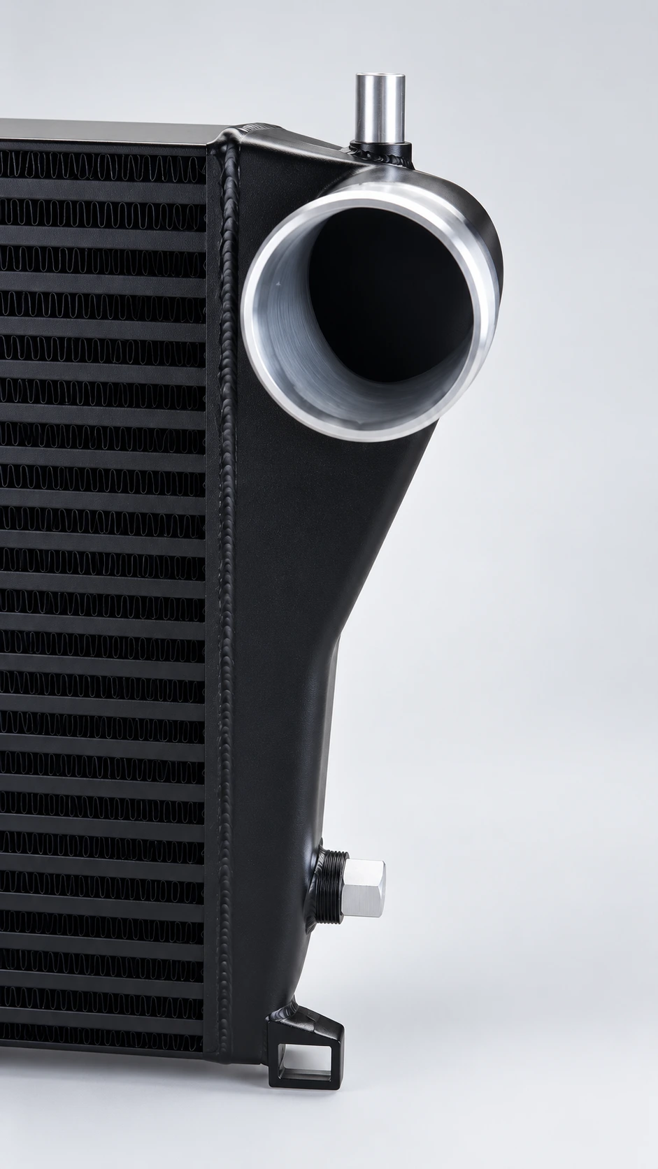 VW MK7 Bar-and-Plate intercooler: Outlet and end tank detail