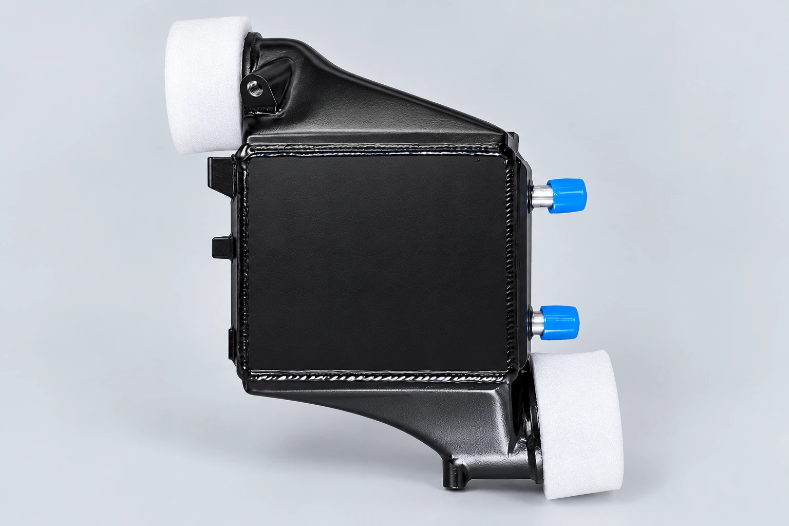 VW Transporter T6 / T6.1 2.0 TDI: Protected intercooler and shipping caps